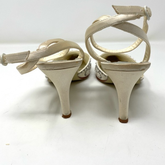 Caparros Beaded Satin Ecru Heels Ankle Straps Pointed Toe Silver Stitching  7.5 - Picture 5 of 15